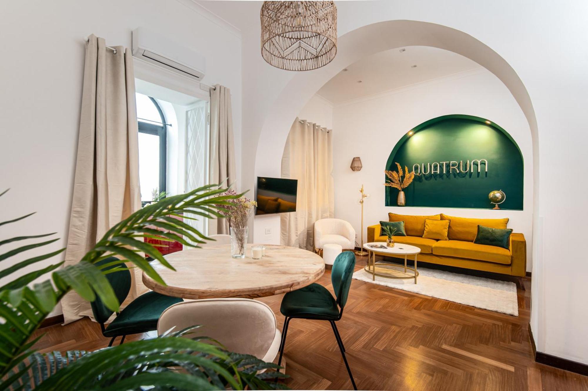 Quatrum Apartment Naples Luaran gambar