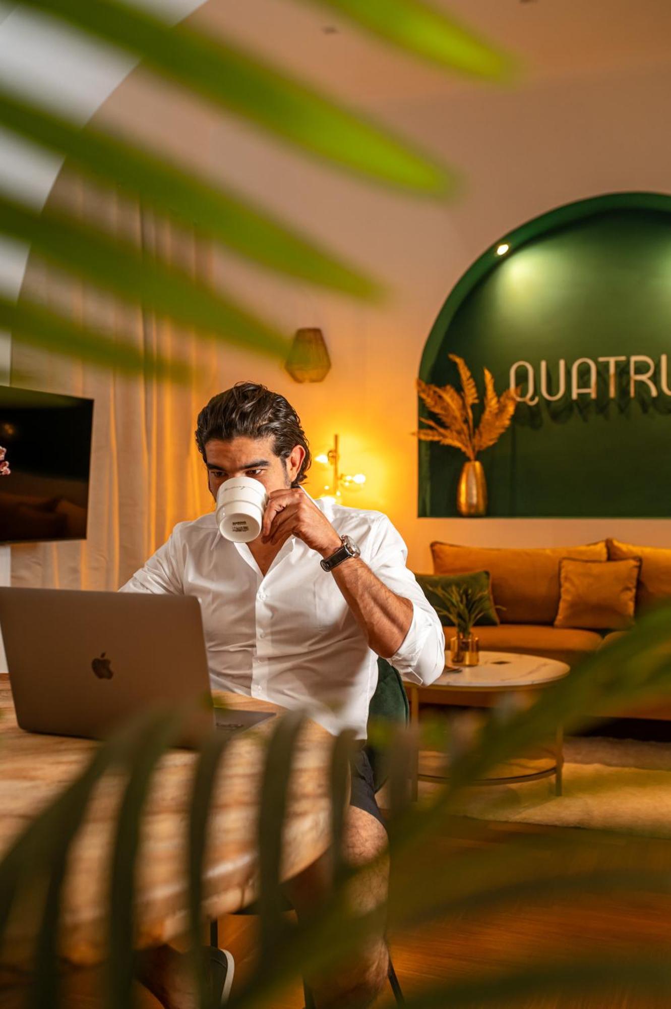 Quatrum Apartment Naples Luaran gambar