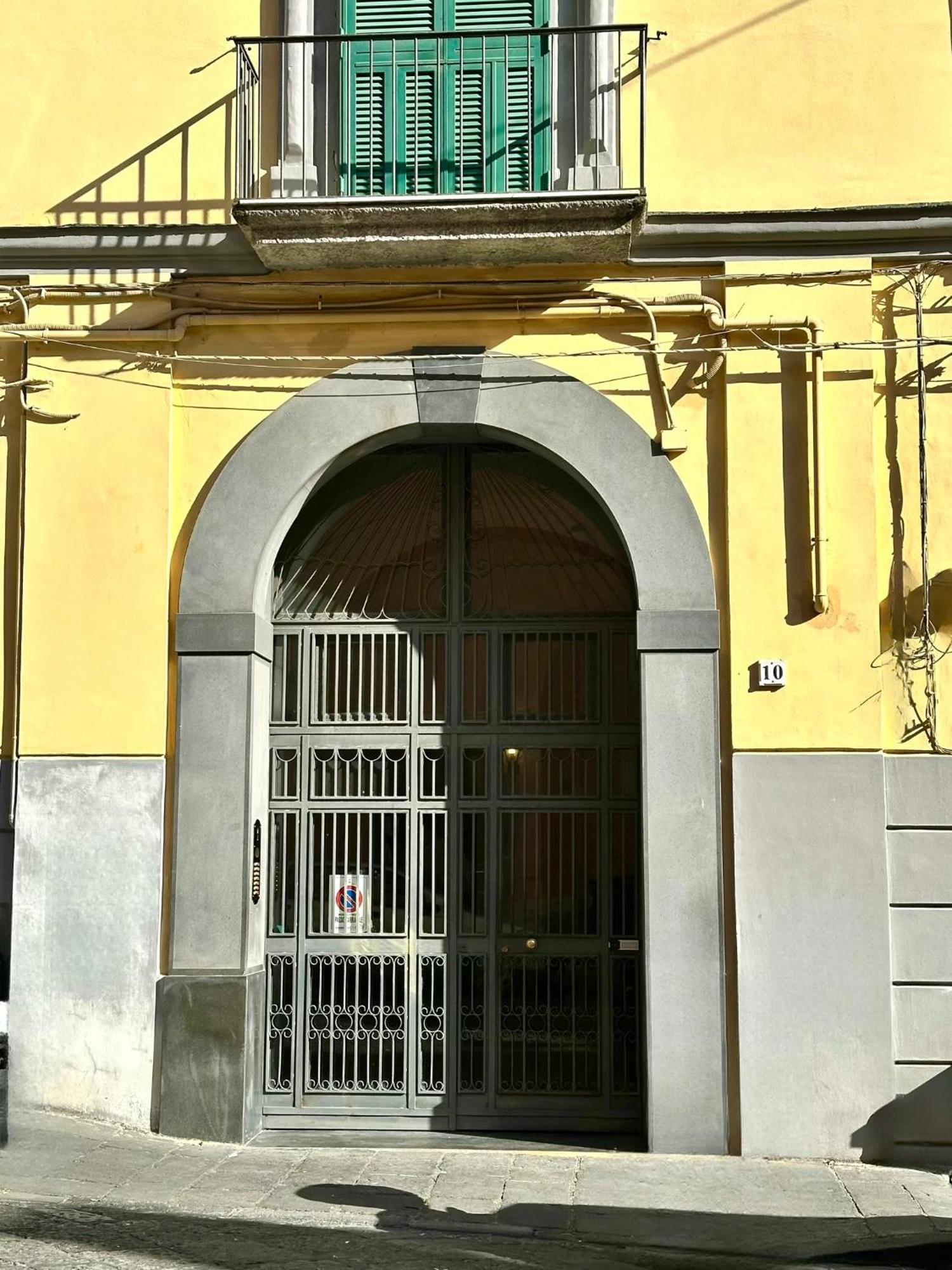 Quatrum Apartment Naples Luaran gambar