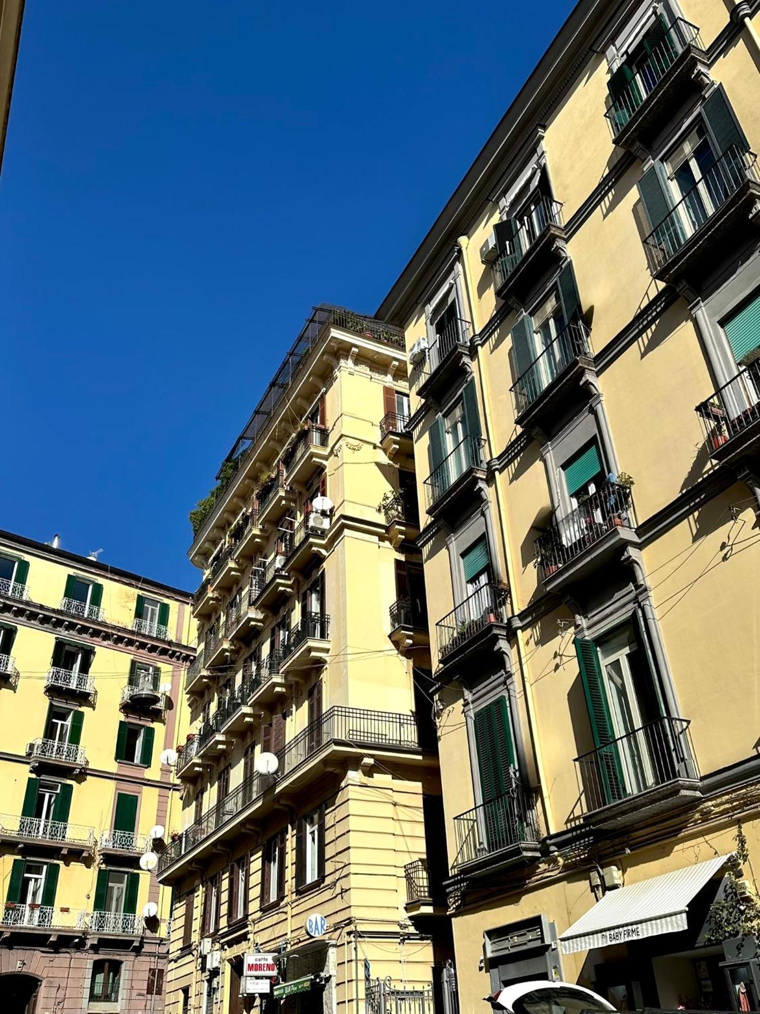 Quatrum Apartment Naples Luaran gambar